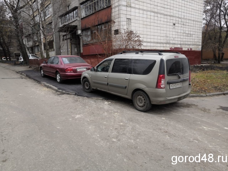 За стоянку на новом тротуаре уже оштрафовали За стоянку на новом тротуаре уже оштрафовали