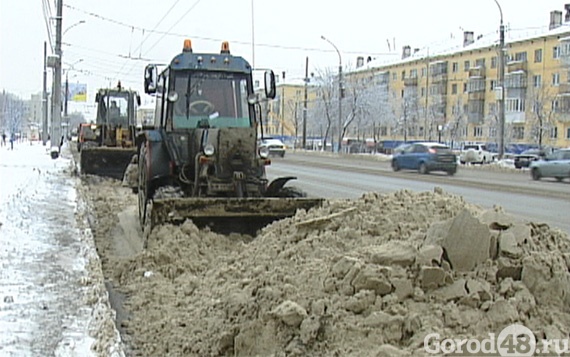 Коммунальщики с трудом справляются со снегопадом Коммунальщики с трудом справляются со снегопадом