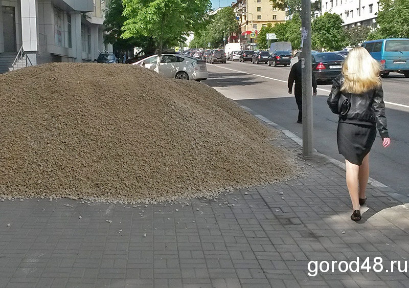 Липчане вновь недовольны работой по замене бордюров Липчане вновь недовольны работой по замене бордюров