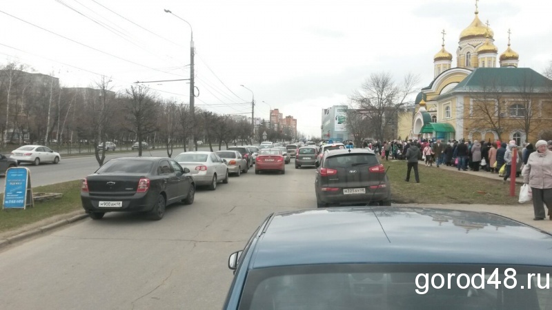 Липчане массово освящают куличи Липчане массово освящают куличи