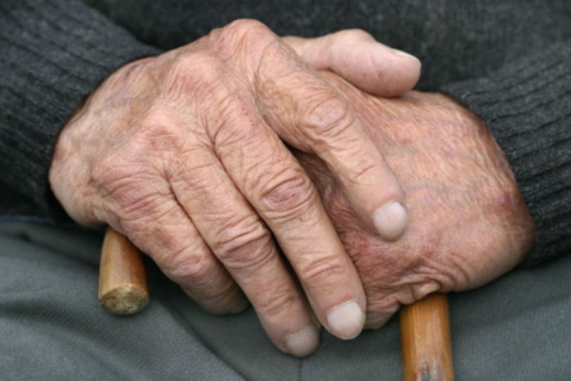 Грабители до полусмерти избили 95-летнего старика Грабители до полусмерти избили 95-летнего старика