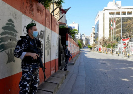 Посольство Азербайджана в Ливане забросали бутылками с краской и взрывателями