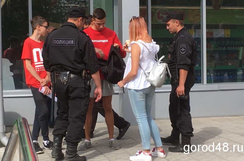 Задержанных в Липецке за несанкционированный митинг отпустили вечером Задержанных в Липецке за несанкционированный митинг отпустили вечером