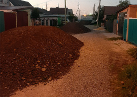 В Липецке улицу завалили кучами срезанного асфальта