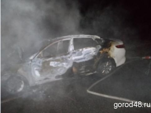 Столкновение грузовика и легкового автомобиля обошлось без пострадавших Столкновение грузовика и легкового автомобиля обошлось без пострадавших