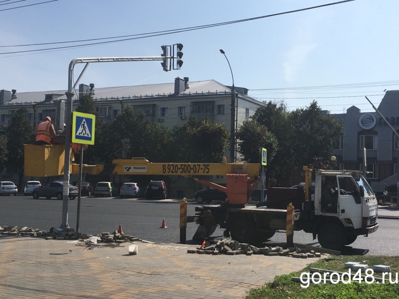 На «зебре» у «Быханова сада» установили светофоры На «зебре» у «Быханова сада» установили светофоры