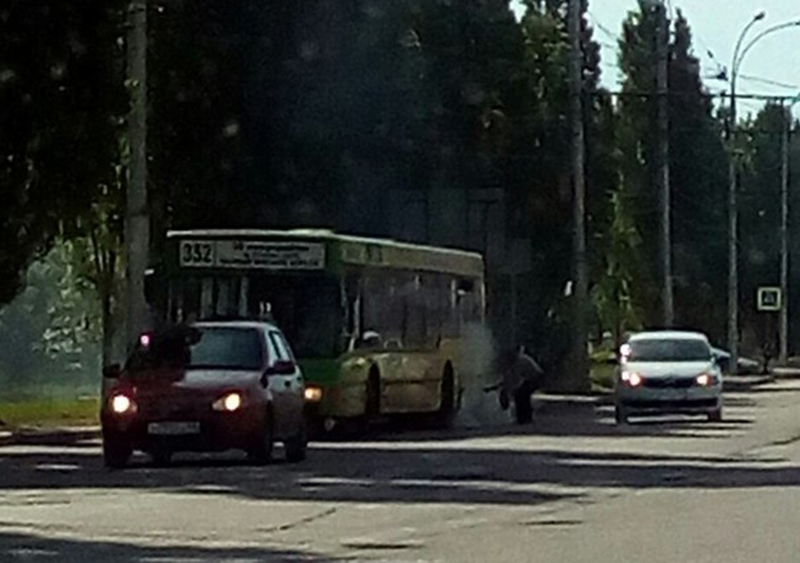 В Липецке горел еще один автобус В Липецке горел еще один автобус