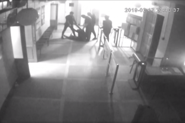 В Воронеже на «вписке» избили 8-классника В Воронеже на «вписке» избили 8-классника