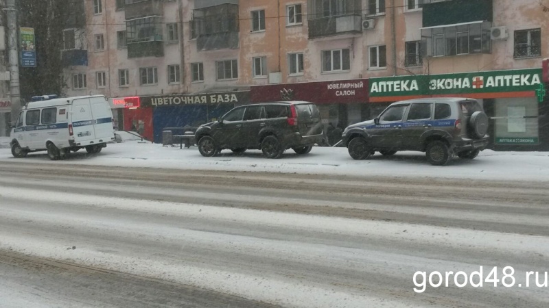 Грабитель не успел забрать ценности из ювелирного магазина Грабитель не успел забрать ценности из ювелирного магазина