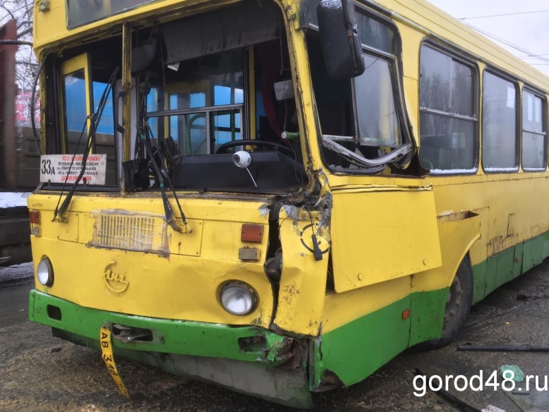 Причину аварии с участием пассажирского автобуса поможет выяснить запись видеорегистратора Причину аварии с участием пассажирского автобуса поможет выяснить запись видеорегистратора