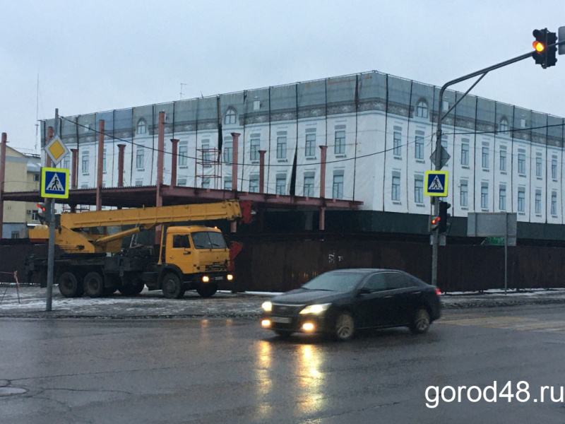 Штраф ЦУМу за пристройку признан законным: дело о демонтаже рассмотрят в 2021 году Штраф ЦУМу за пристройку признан законным: дело о демонтаже рассмотрят в 2021 году