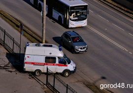 На улице Космонавтов в Липецке из окна выпала женщина