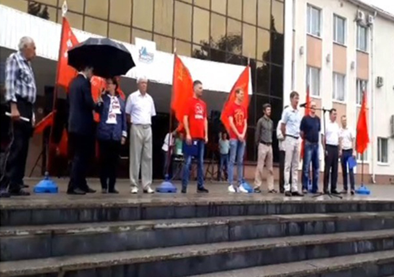 В Липецке коммунисты вышли на митинг В Липецке коммунисты вышли на митинг