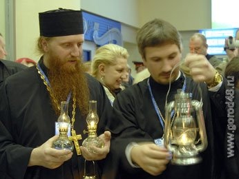 Благодатный огонь доставлен в Липецк Благодатный огонь доставлен в Липецк
