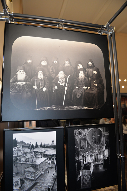 В Липецке открылась православная фотовыставка В Липецке открылась православная фотовыставка