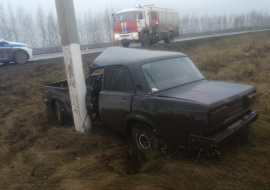 «ВАЗ» слетел в кювет и врезался в столб: 18-летний водитель в больнице