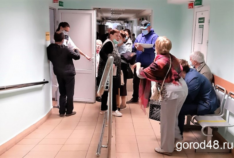 В 4-й поликлинике Липецка врач-мужчина принимает пациентов под женской фамилией В 4-й поликлинике Липецка врач-мужчина принимает пациентов под женской фамилией
