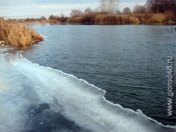 Спасатели вытащили из воды 80-летнего рыбака Спасатели вытащили из воды 80-летнего рыбака
