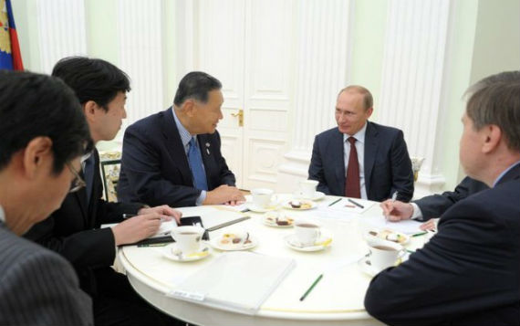 Путин встретился в Кремле с бывшим премьер-министром Японии Есиро Мори Путин встретился в Кремле с бывшим премьер-министром Японии Есиро Мори