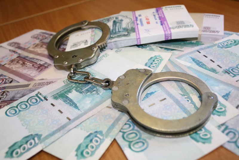 По просьбе знакомой сотрудница банка похитила почти 2 млн рублей По просьбе знакомой сотрудница банка похитила почти 2 млн рублей