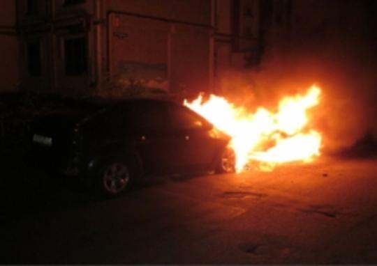 В центре Липецка горела «Toyota Camry» В центре Липецка горела «Toyota Camry»
