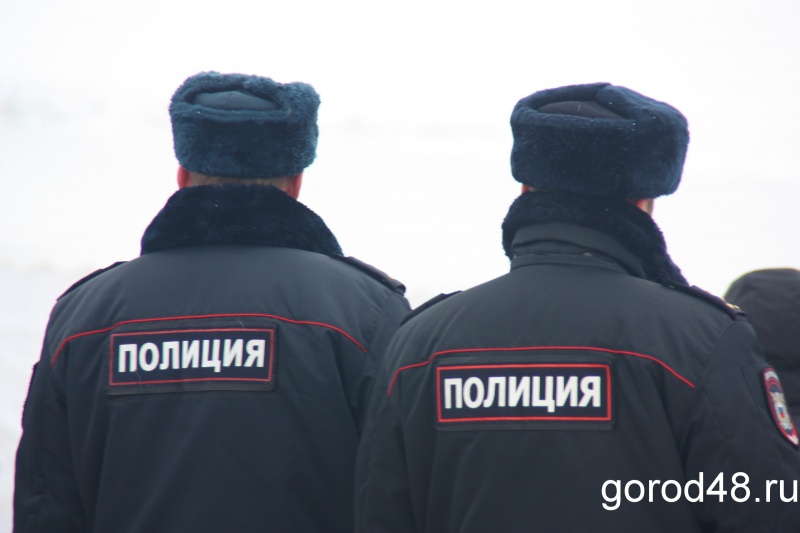 Липчанин приревновал жену к падчерице и едва не задушил супругу Липчанин приревновал жену к падчерице и едва не задушил супругу