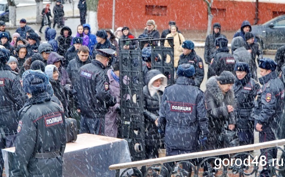 В Христорождественском соборе готовятся к отпеванию Олега Пешкова В Христорождественском соборе готовятся к отпеванию Олега Пешкова