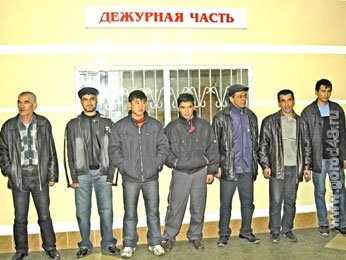 Двоих гастарбайтеров депортировали из Липецка на родину Двоих гастарбайтеров депортировали из Липецка на родину