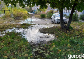 Недалеко от мэрии забил источник