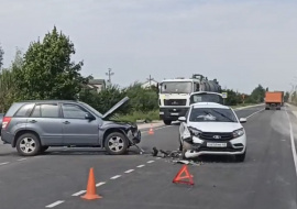 Столкнувшиеся автомобили перекрыли дорогу под Липецком 