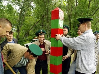 В Липецке вкопали пограничный столб В Липецке вкопали пограничный столб