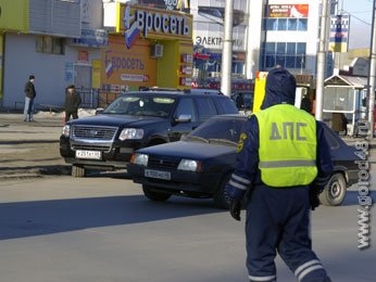 Липецкие милиционеры вернули инвалиду войны похищенный автомобиль Липецкие милиционеры вернули инвалиду войны похищенный автомобиль