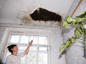 Жительницу Усмани едва не убило куском потолка Жительницу Усмани едва не убило куском потолка