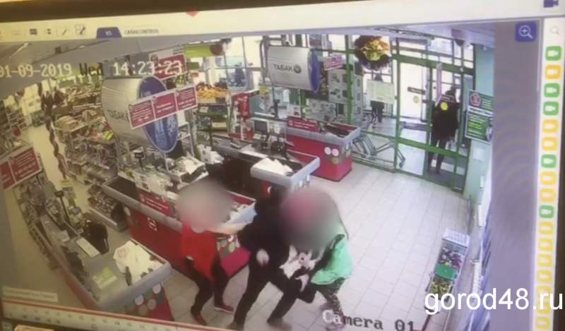 Эпическая погоня за 18-летним магазинным вором попала на запись камеры наблюдения Эпическая погоня за 18-летним магазинным вором попала на запись камеры наблюдения