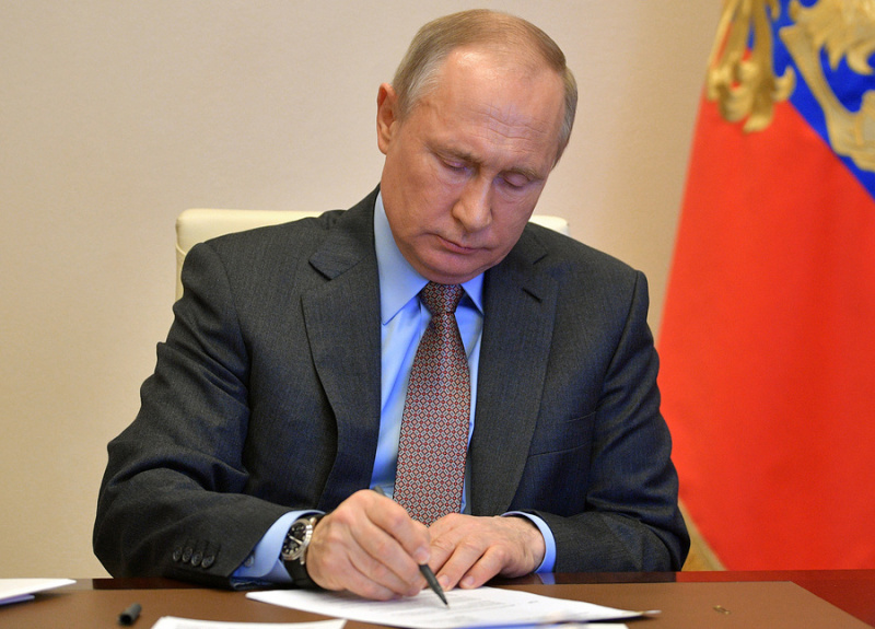 Путин подписал закон о повышении предельного возраста ректоров вузов Путин подписал закон о повышении предельного возраста ректоров вузов