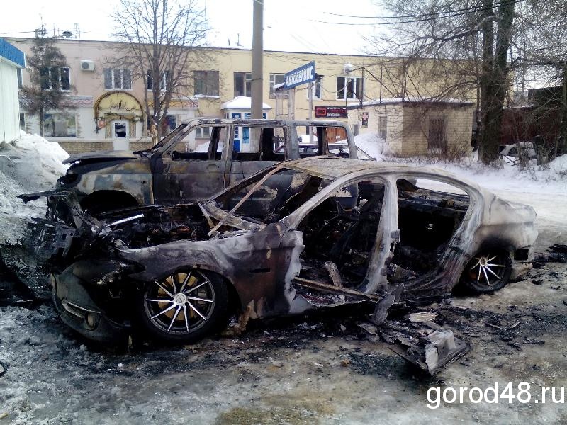 От «BMW 5» «с блатными номерами» осталась только шипованная резина От «BMW 5» «с блатными номерами» осталась только шипованная резина