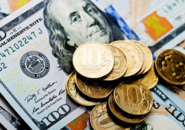 Курс рубля слабеет к доллару и евро