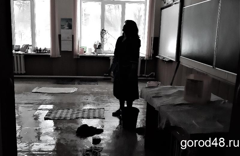 Внеплановые каникулы в затопленной школе могут быть продлены до конца недели Внеплановые каникулы в затопленной школе могут быть продлены до конца недели