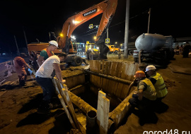 Оптимизм мэра не оправдался: работы на аварийном водопроводе будут продолжаться ночью