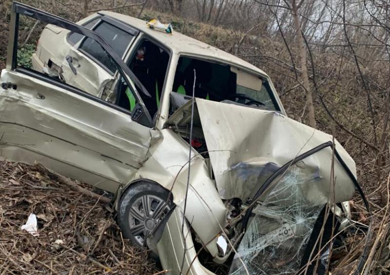 На дорогах области опрокинулись два автомобиля На дорогах области опрокинулись два автомобиля