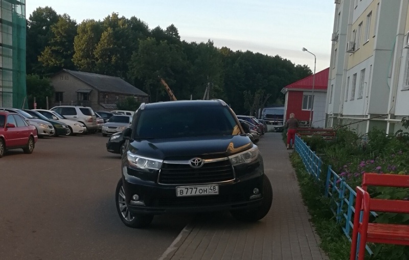 Воронежцы хотели устроить самосуд над автохамом из Липецка Воронежцы хотели устроить самосуд над автохамом из Липецка