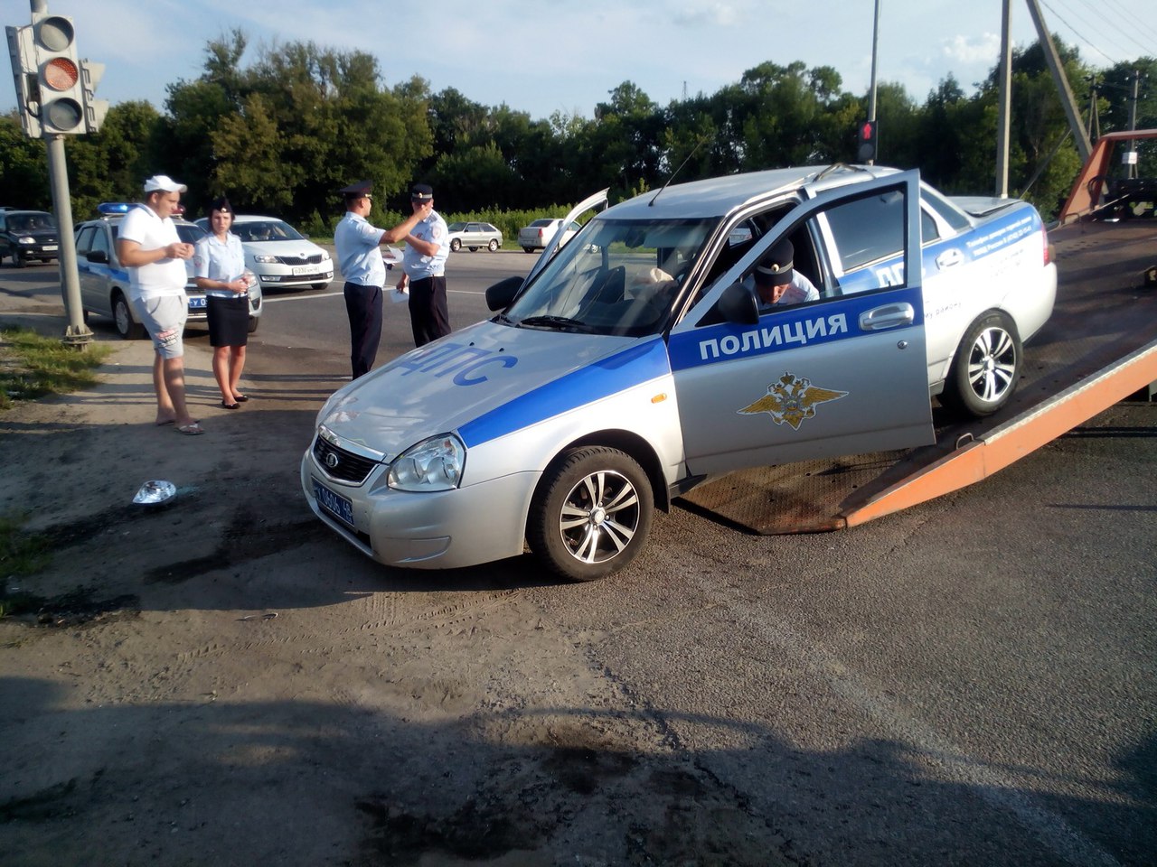 Машина ГИБДД попала в аварию на сельском перекрестке