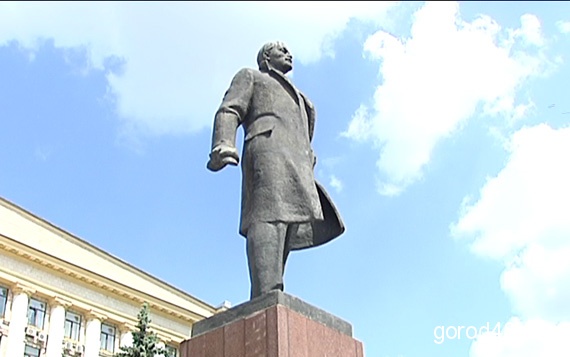 Памятник Ленину на соборной площади сносить не будут Памятник Ленину на соборной площади сносить не будут