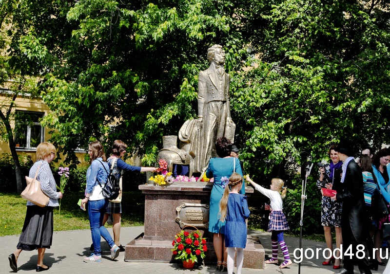 Пушкина читали в центре Липецка Пушкина читали в центре Липецка