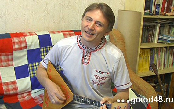 Липчанин уже 13 лет изучает историю деревенской балалайки Липчанин уже 13 лет изучает историю деревенской балалайки