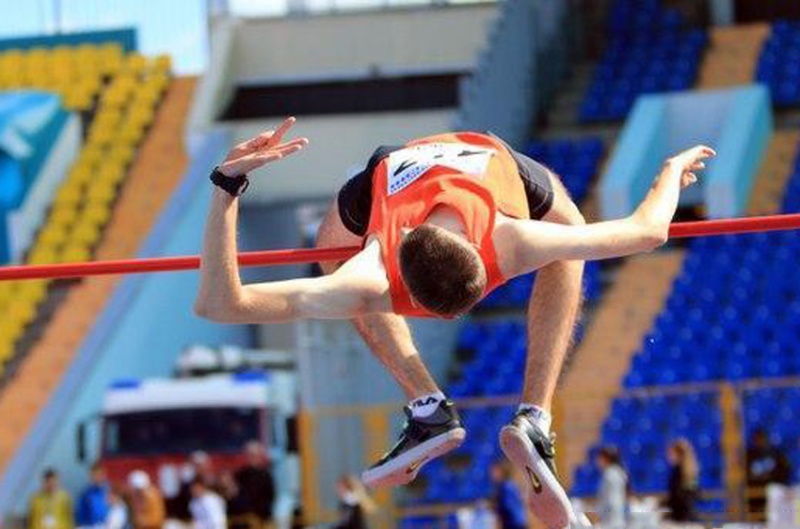 Выше головы 20. Алексей Ефанов Липецк. Чемпионат России среди юниоров прыжки в высоту. Прыжок выше головы рекорд. Ефанов прыгун в высоту.