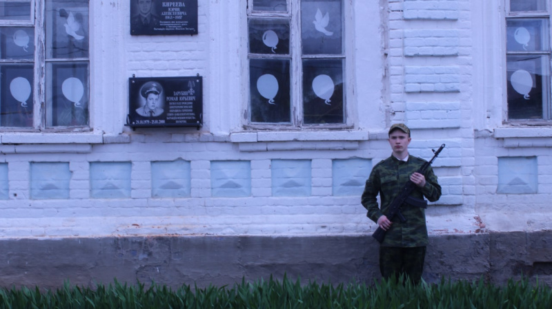 В Лебедяни открыли мемориальную доску в память о погибшем в Чечне земляке 