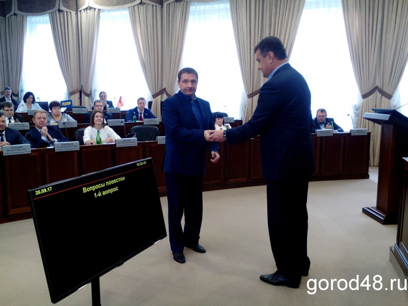 Новые депутаты Липецкого городского Совета получили удостоверения Новые депутаты Липецкого городского Совета получили удостоверения