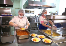 Определены компании, которые организуют питание ещё в девяти липецких школах