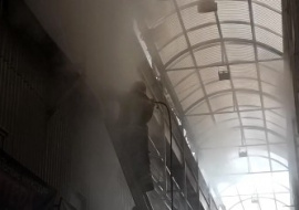 Спасатели эвакуировали 350 человек из-за пожара на рынке «Садовод» в Москве